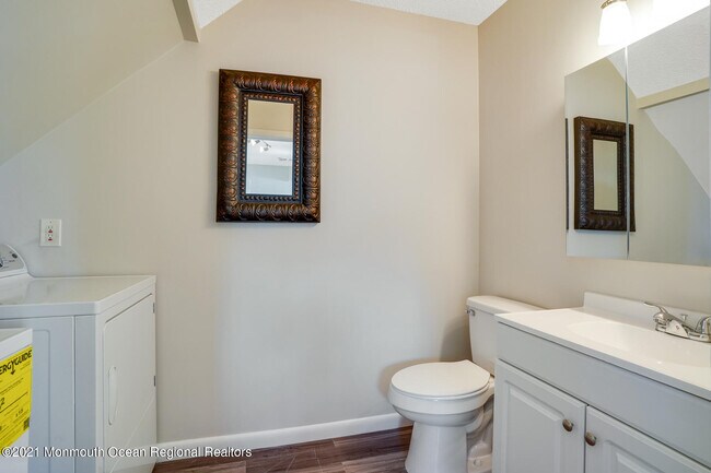 Building Photo - 231 Sumner Ave