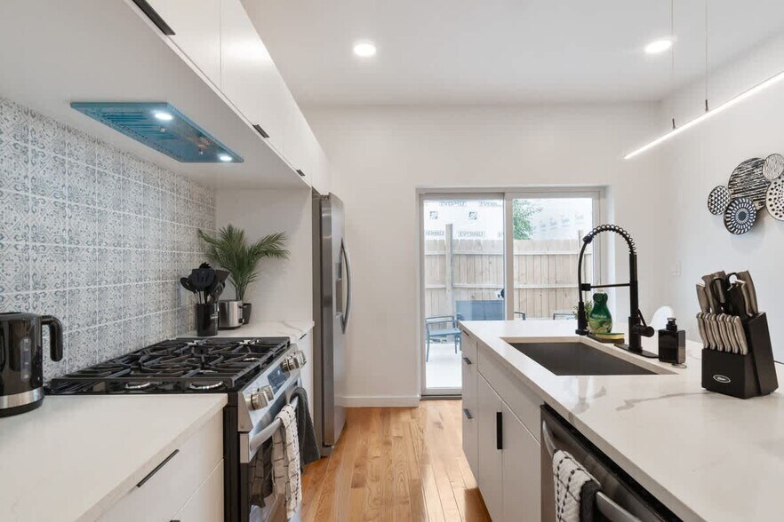 Kitchen Island, Stove and Oven - 1238 Butterfield Way