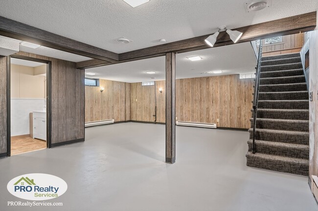 Building Photo - 4 Bedroom Home **50% off January's Rent with a January 2026 Move In**