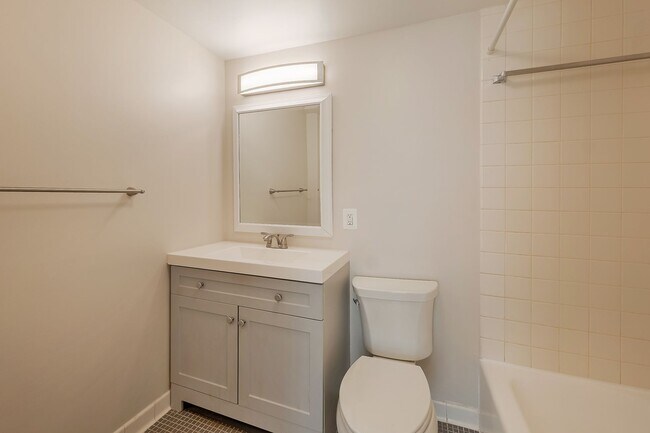 Building Photo - Sunny Renovated Studio w/Utilities Include...