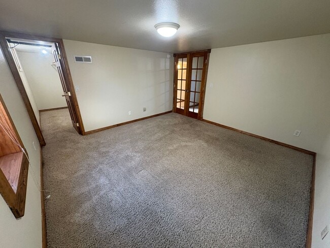 Building Photo - 3 bedroom 2 bathroom house