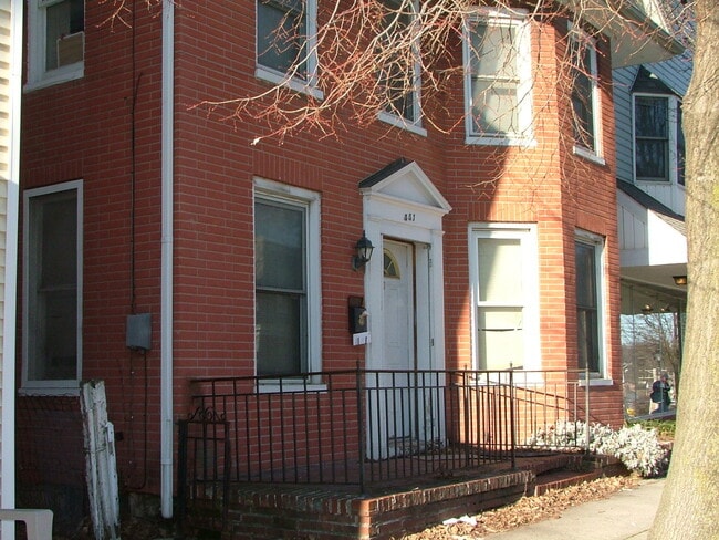 Primary Photo - 441 E King St