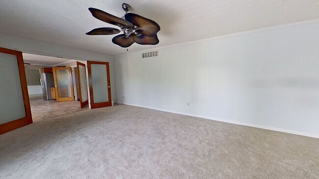 Building Photo - Spacious Single Family Home
