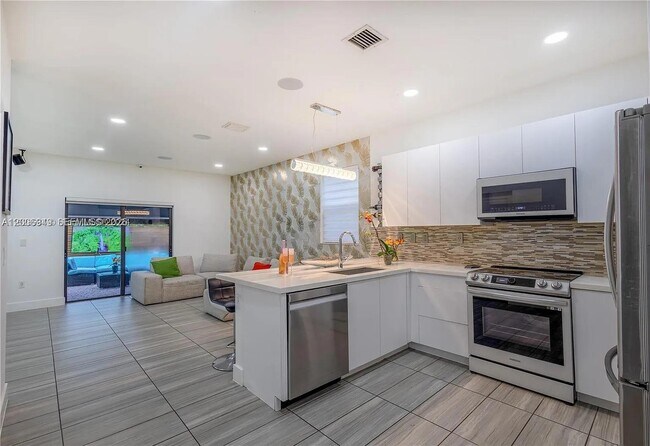 Building Photo - 8805 NW 103rd Pl