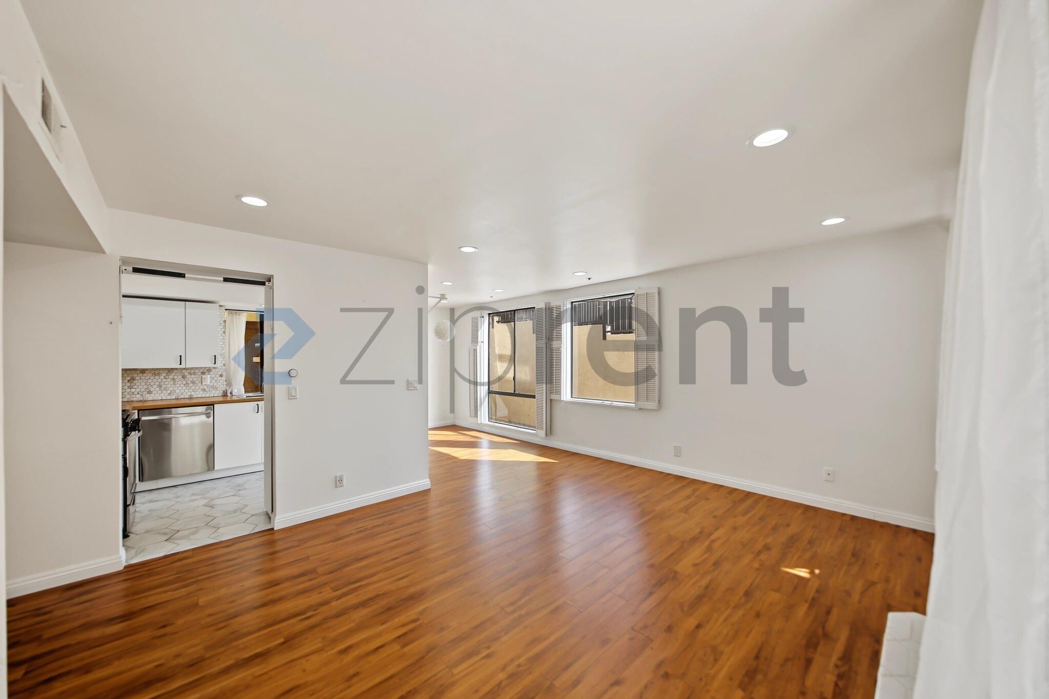 Building Photo - Unit 101