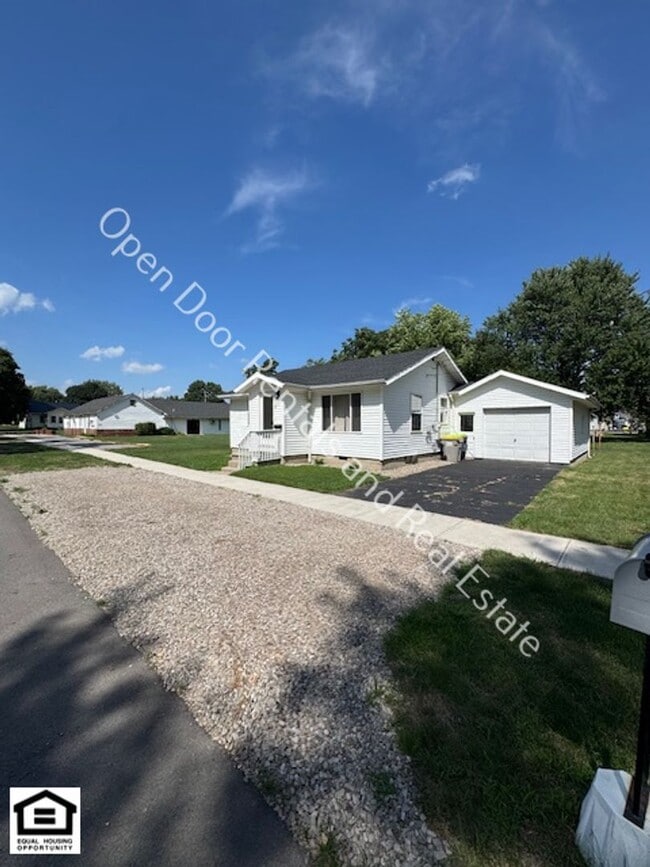 Building Photo - Newly remodeled 2 bedroom home!