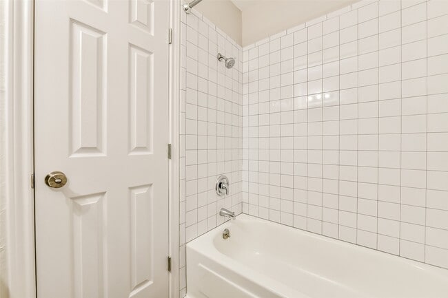 Building Photo - 515 Bellmar Ln