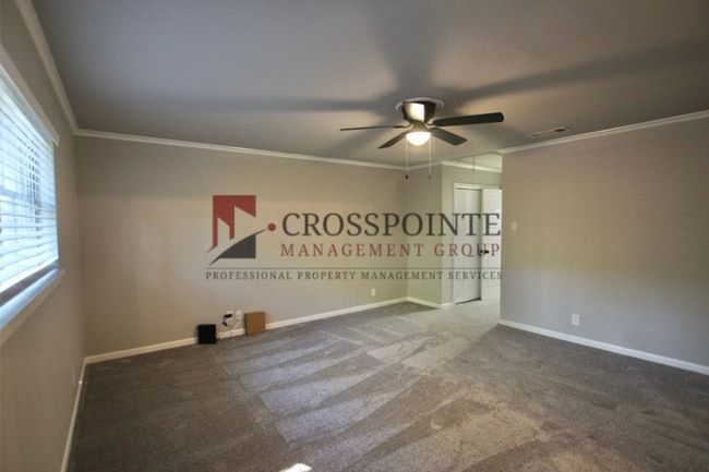 Building Photo - Recently remodeled South Tyler Home with Mother in Law Suite