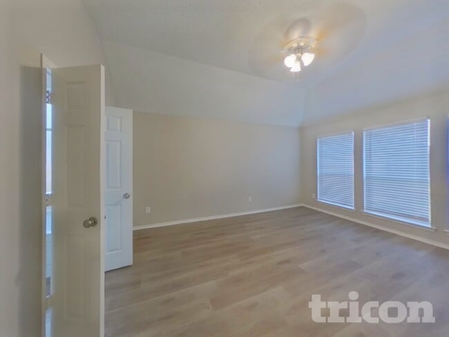 Building Photo - 3018 Blue Jay Ln