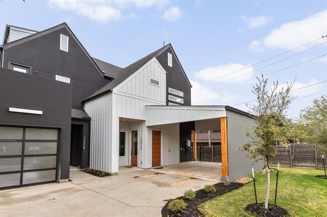 Building Photo - 1402 Summit St