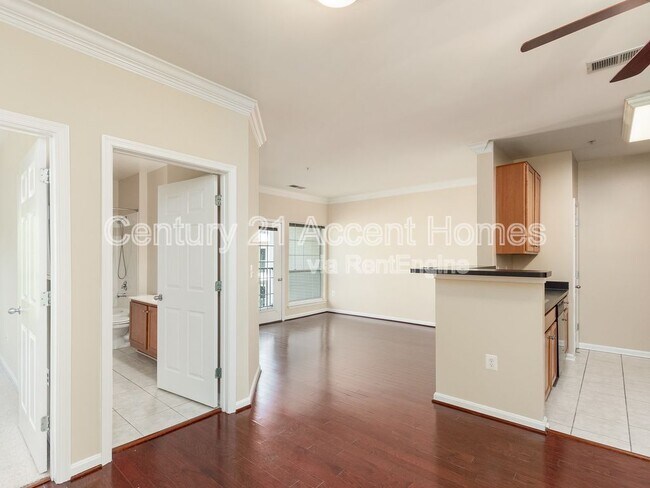 Building Photo - 4862 Eisenhower Ave