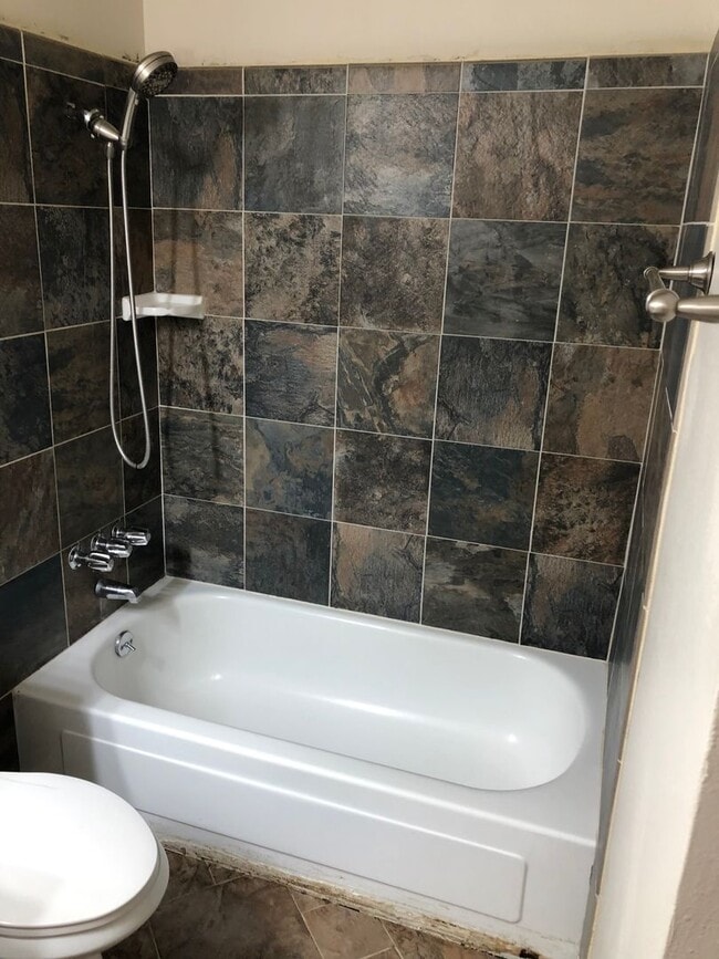 Building Photo - Charming 3 Bed 2 Bath!