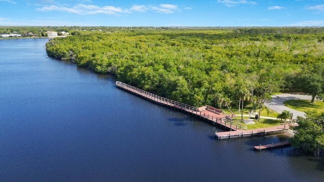 Building Photo - 540 SW South River Dr