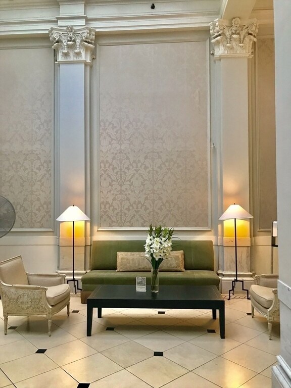 Building Photo - 21 Beacon St