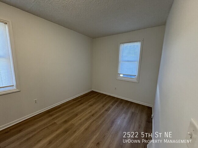 Building Photo - 2522 5th St NE