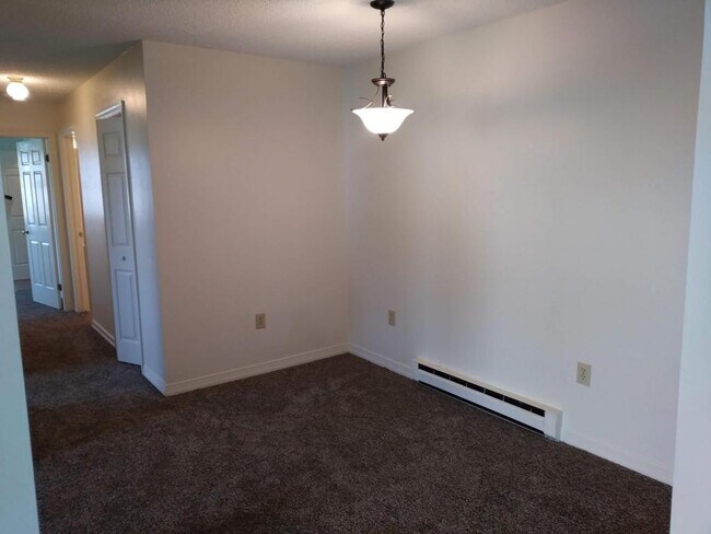 Building Photo - 375 Girio Terrace