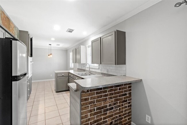 Building Photo - 112 E Wildwinn Dr
