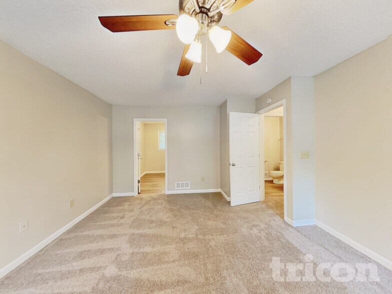 Building Photo - 529 Slew Ave