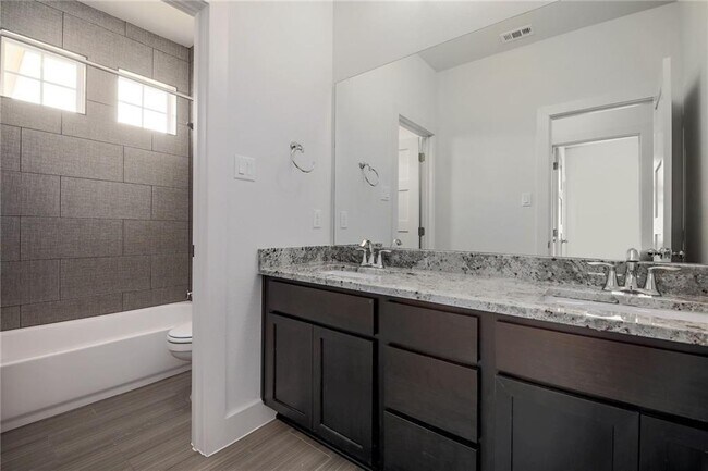 Building Photo - 1265 Summerbrooke Cir
