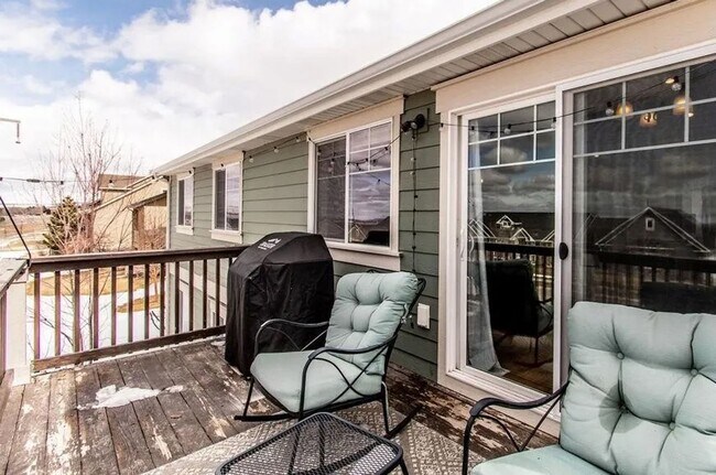 Building Photo - LOCATION, LOCATION, LOCATION - 4 Bedroom 3 Bath Home with TONS of storage. THIS PRICE INCLUDES TH...