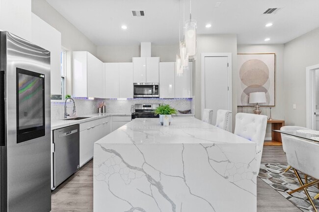 Building Photo - 851 Prosper St