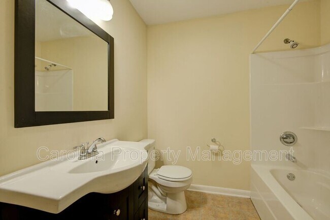 Building Photo - 421 E McLelland Ave
