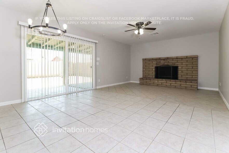 Building Photo - 11001 N 45th Ln