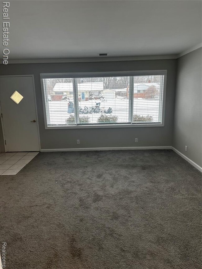 Building Photo - 38 Kenyon Dr