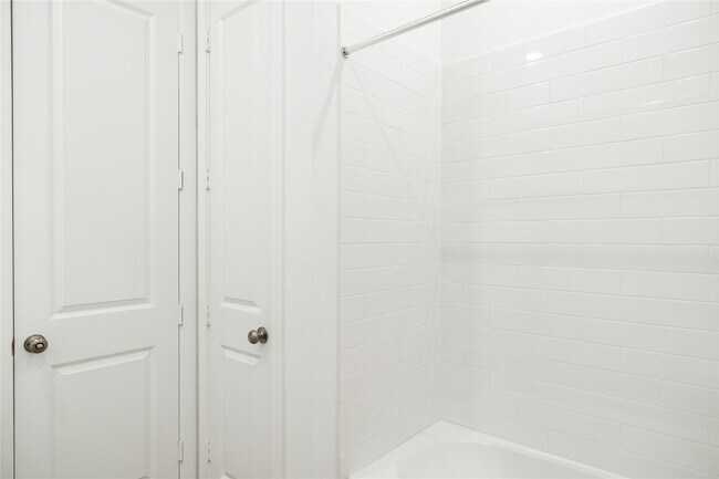 Building Photo - 31026 Sun Vly Dr