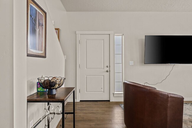 Building Photo - 7485 N Lucy Rose Ln