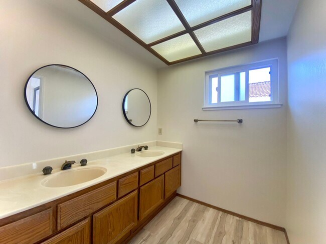 Building Photo - Spacious 4-bedroom home with Bonus Loft located in Union City! – Beautiful Backyard!