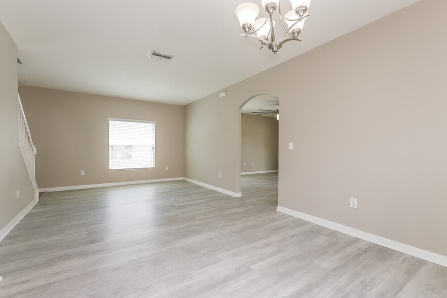 Building Photo - 10525 Summer Azure Dr