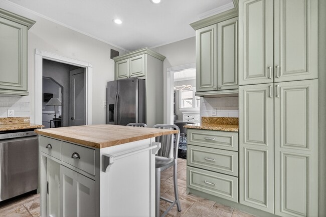 Building Photo - 412 El Prado