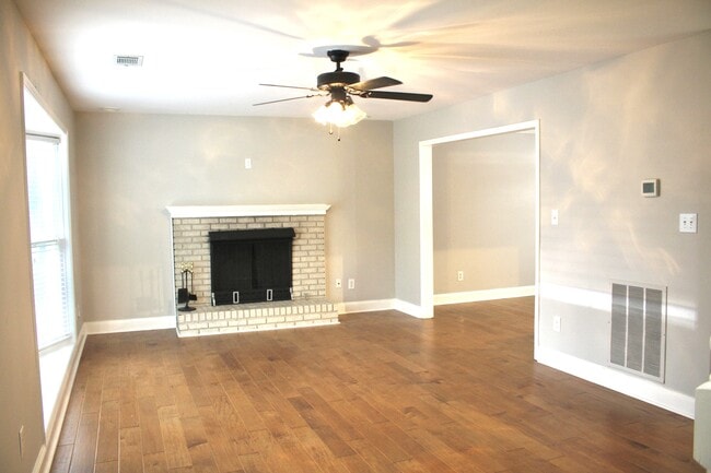 Building Photo - 4858 Riverwood Pl