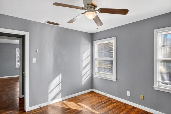 Building Photo - 2011 W 16th St