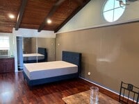 Building Photo - 1652 Town Club Dr