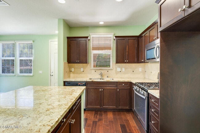Building Photo - 2952 Palmera Ln