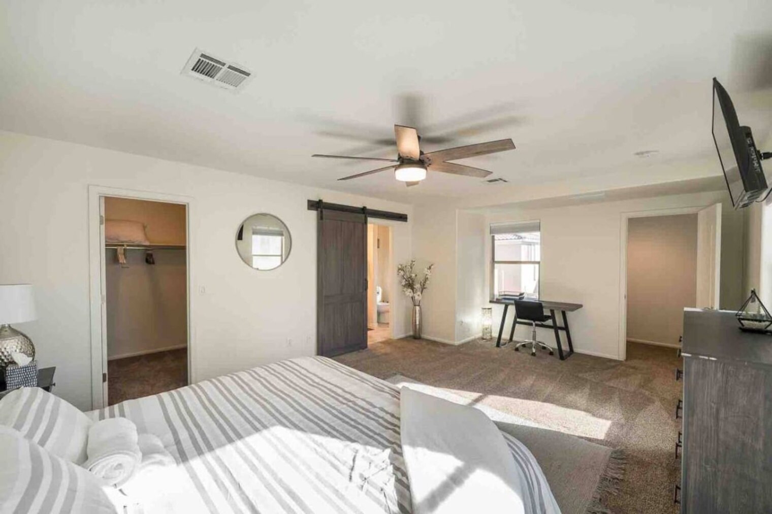 Building Photo - 10948 W Elm St