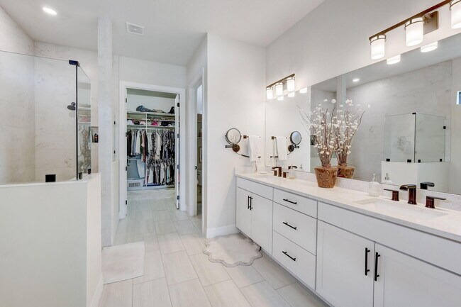 Building Photo - 9234 Balsamo Dr.