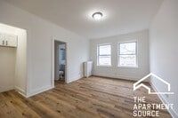 Building Photo - 6930 N Greenview Ave