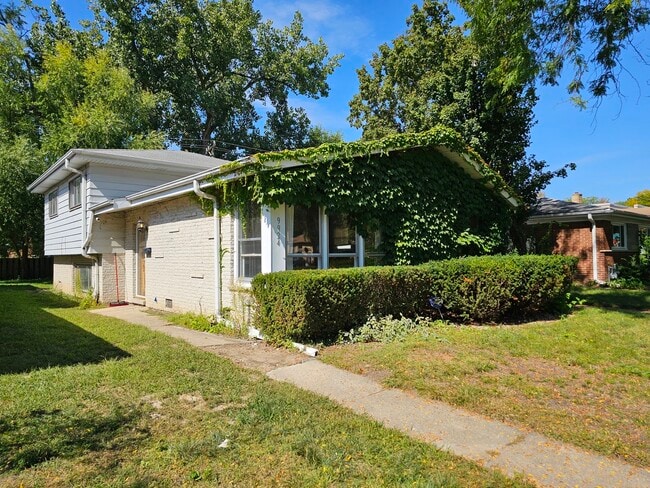 Building Photo - 9924 Crawford Ave