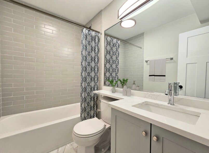 Building Photo - 1214 N La Salle Dr