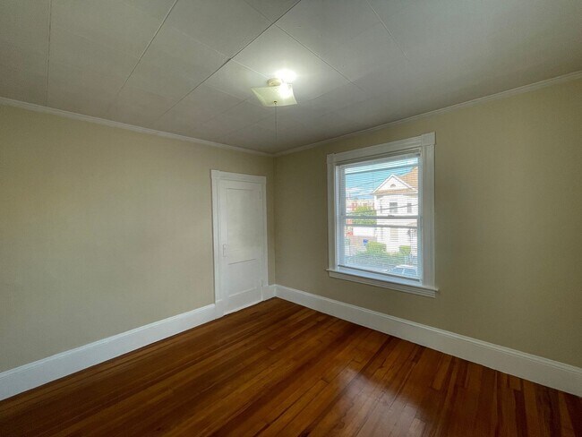 Building Photo - 68 Laval St