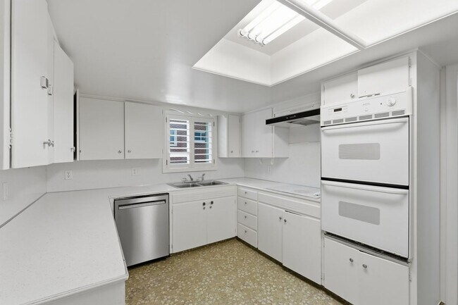 Building Photo - 4070 College Dr