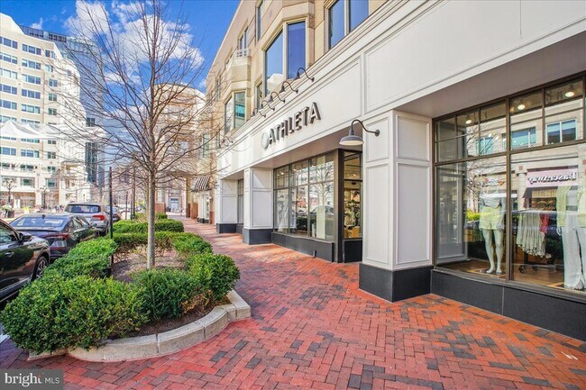Building Photo - 11013 Barton Hill Ct