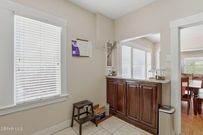 Building Photo - 3703 Cambridge Ave