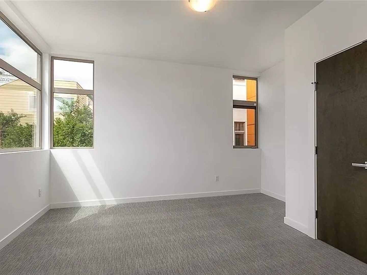 Building Photo - North Beacon Hill Townhouse