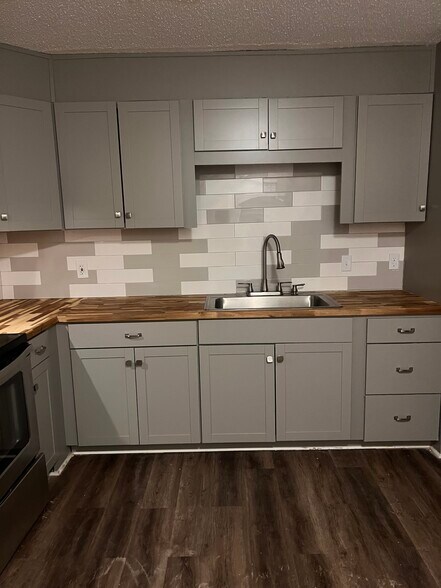 Kitchen - 715 Reynolds St