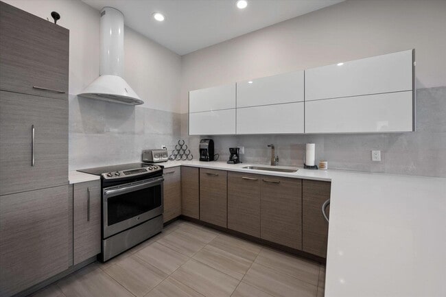 Building Photo - 15450 Estancia Ln