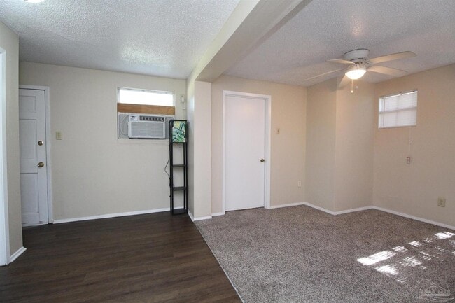 Building Photo - 5 Edgewood Cir